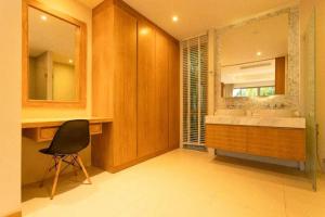 Famous Trichada Resort BangTao V91