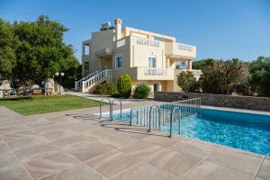 Villa Danna - Private Pool, Playground & Sea Views