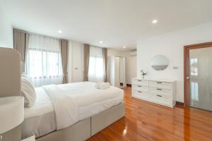 Brand-New Luxury Villa Stunning Retreat V154