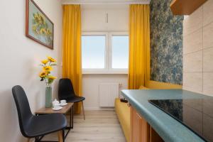Compact Apartment Near the Underground by Noclegi Renters