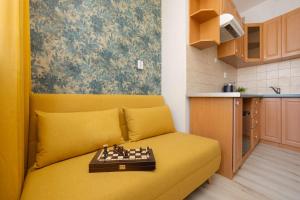 Compact Apartment Near the Underground by Noclegi Renters