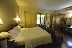 Sourire at Rattanakosin Island Hotel