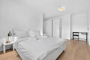 Quiet Spacious Business Suite with On-Site Parking