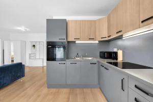 Quiet Spacious Business Suite with On-Site Parking