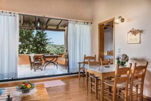 Kamares a restaured Venetian domain retreat