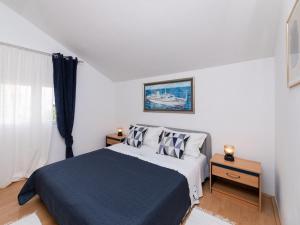 Apartments Roda - Comfort One Bedroom Apartment with Terrace Kate - ST