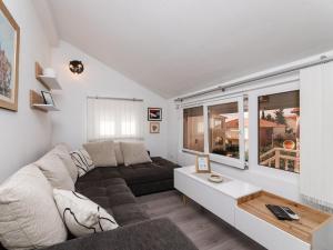 Apartments Roda - Comfort One Bedroom Apartment with Terrace Kate - ST