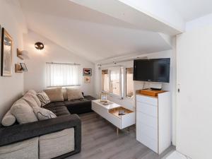 Apartments Roda - Comfort One Bedroom Apartment with Terrace Kate - ST