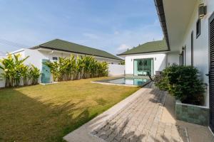 3BR Pool Villa with Bathtub Near Beach V294