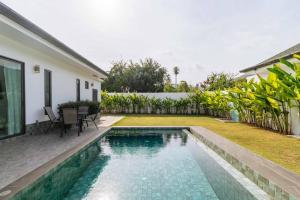 3BR Pool Villa with Bathtub Near Beach V294
