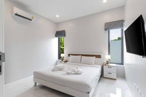 3BR Pool Villa with Bathtub Near Beach V294