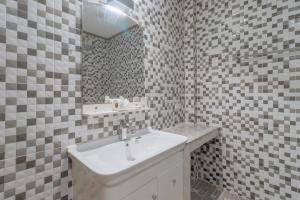 5BR Near Promthep Cape and Naiharn Beach V324