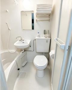 Asakusa Hanichi 202 Queen Bed Room, 4 min walk to Asakusa Temple, direct subway access to Narita and Haneda Airport