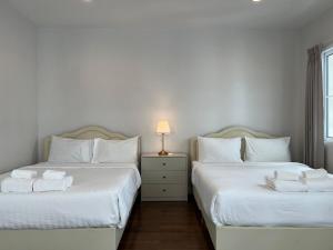 Entire 3Bedroom Townhome, shared swimming pool in Sukhumvit, 2927