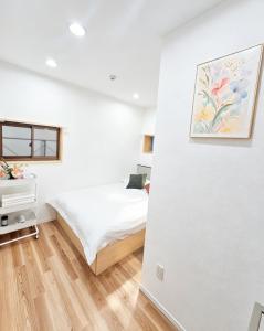 浅草花日美居 Asakusa Hanahi 201 Queen Bed Room, 4 min walk to Asakusa Temple, direct subway access to Narita and Haneda Airport