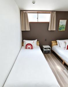 浅草花日美居 Asakusa Hanahi 102 Twin Bedroom 4 min walk to Asakusa Temple Direct subway access to Narita Haneda Airport Hosts listings areat the same address