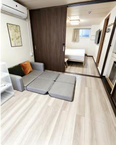 浅草小胎一楼 Asakusa Hanahi, Small Tire, 1st Floor, 4-Minute Walk to Asakusa Temple, Direct Subway Access to Narita and Haneda Airports, Private Room