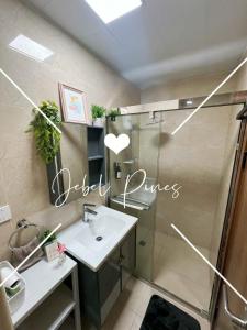 Jebel Pines Cozy Studio near Session Road