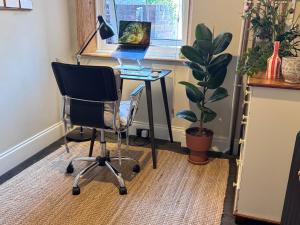 Heaton 1BDR Garden Flat With Dedicated Office