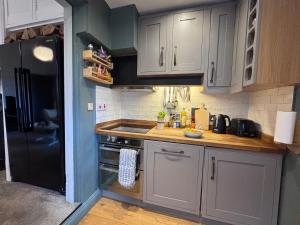 Heaton 1BDR Garden Flat With Dedicated Office