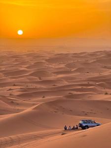 Welcoming Saharra luxury camp VIP