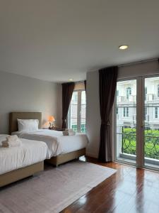 Entire 3Bedroom Townhome, shared swimming pool in Sukhumvit, 2942