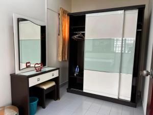johor bahru corner party house 4bedroom 3bathroom 15pax