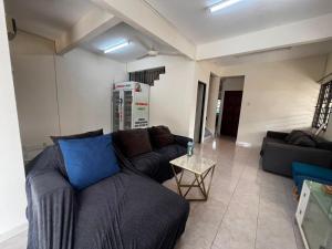 johor bahru corner party house 4bedroom 3bathroom 15pax
