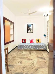 Spacious 8 BHK Full Home 5 km WhiteTown - DESTINO