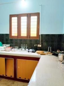 Spacious 8 BHK Full Home 5 km WhiteTown - DESTINO