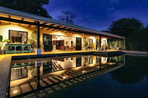 Villa Mangostán - Luxury Ocean-View Villa & Pool