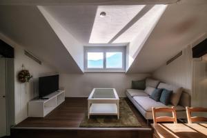 Mansarda Verde by Quokka 360 - Cozy Attic Apartment with Lake View