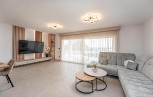 Gorgeous Home In Sveti Petar