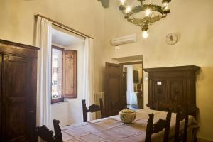 Casa Becci Central Large & Sunlit Historical Flat