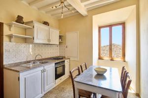 Casa Becci Central Large & Sunlit Historical Flat