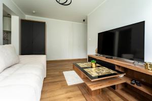 Przymorze Serenity Apartment by BookingHost