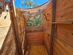 Caravane et jardin