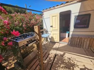 Caravane et jardin