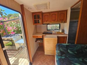 Caravane et jardin