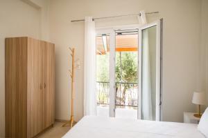 Stavros TwoBedroom House with Patio by Konnect