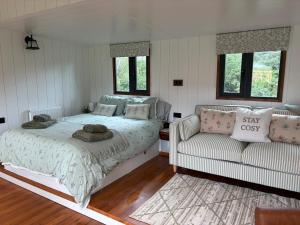 Family & Group Luxury Private Hut Retreat Sleeps 8