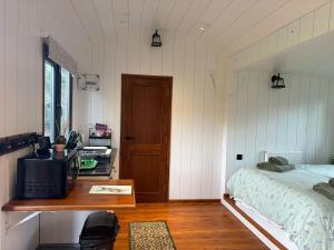 Family & Group Luxury Private Hut Retreat Sleeps 8