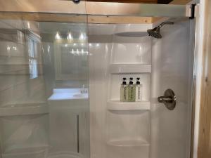 New Hot Tub - Sweet Pines Cabin Sleeps Up To 8