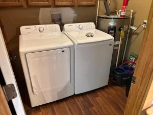 New Hot Tub - Sweet Pines Cabin Sleeps Up To 8