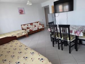 Aldos Apartments-Beachfront Retreat