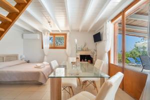 Country Green House In Lourdas