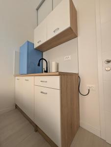 Small Studio w Detached Private Bathroom