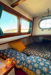 Sailboat RAVER