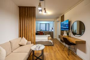 Designer Studio by Blvd 47B5 - Free Parking