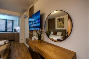 Designer Studio by Blvd 47B5 - Free Parking
